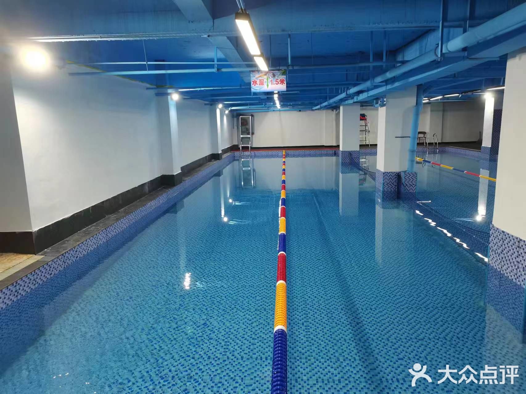 鑫德体培游泳馆