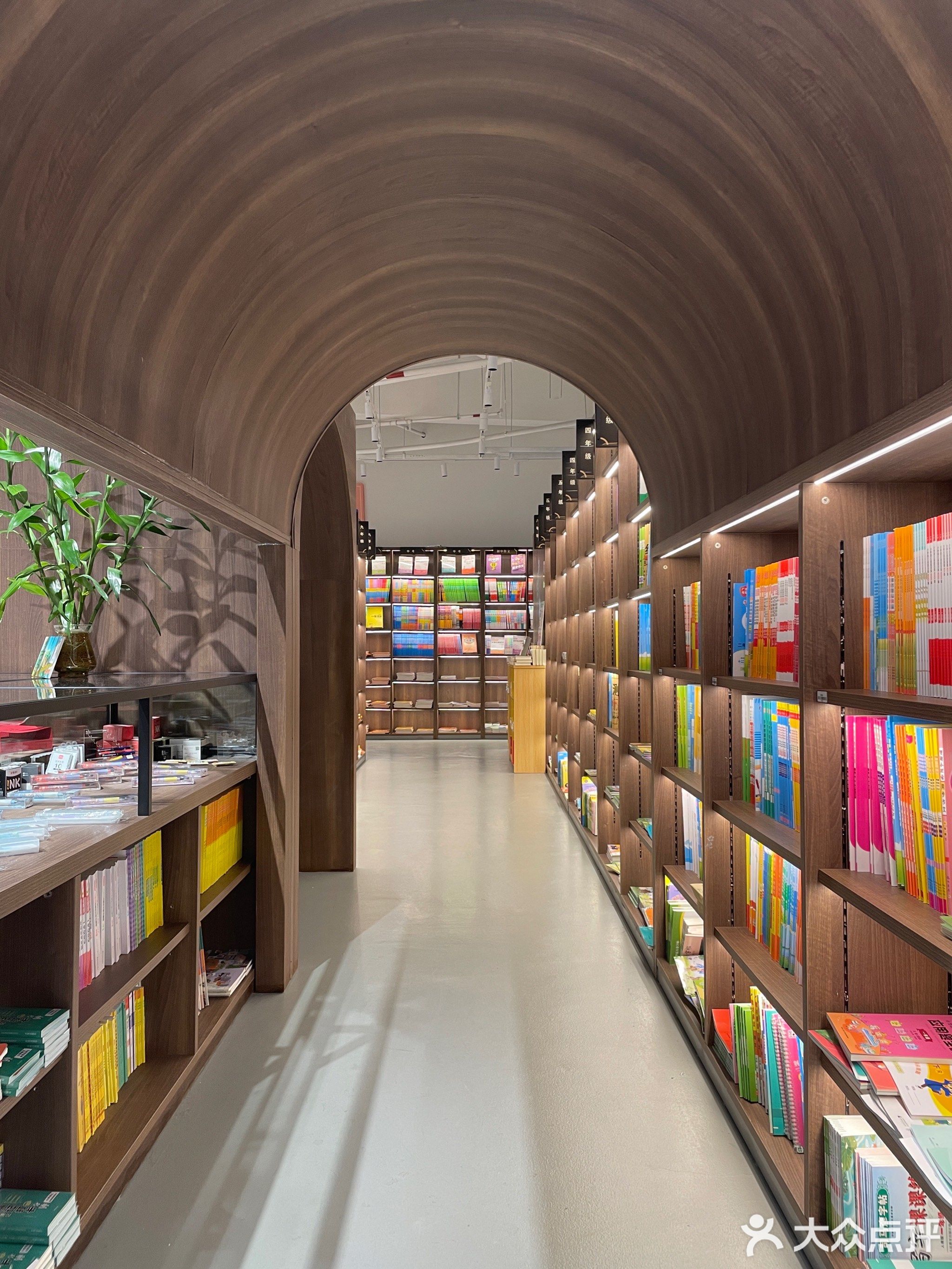 新华渡书店(紫马奔腾广场店)