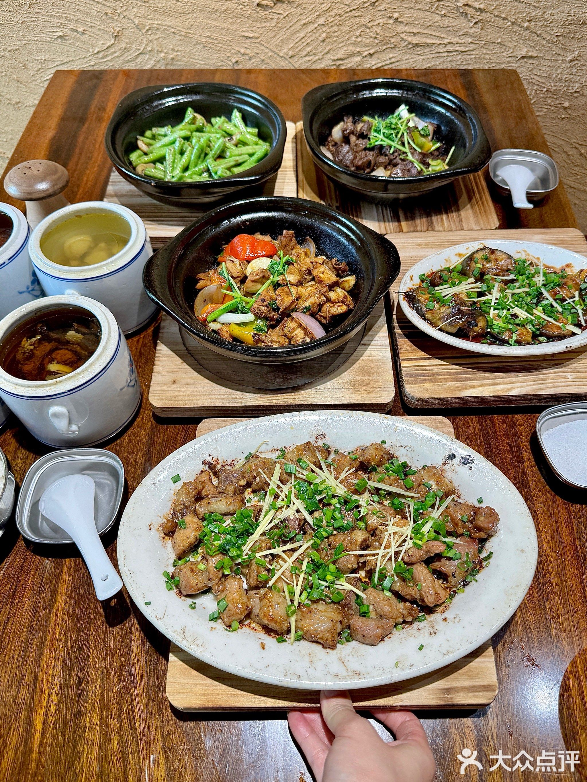 越界·啫啫煲·顺德干蒸排骨(百姓村店)