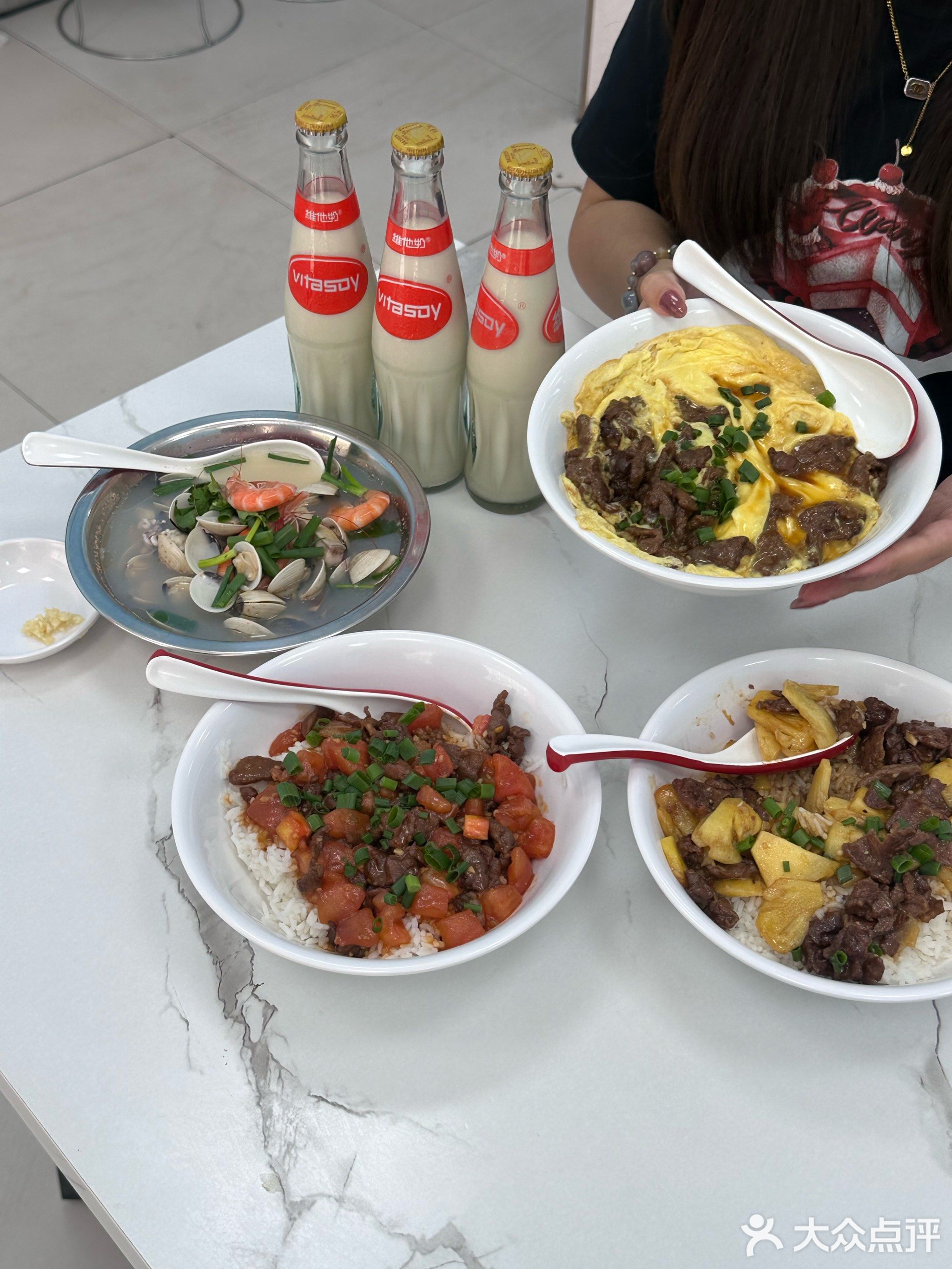 辉仔牛肉饭海鲜汤(社坛路店)