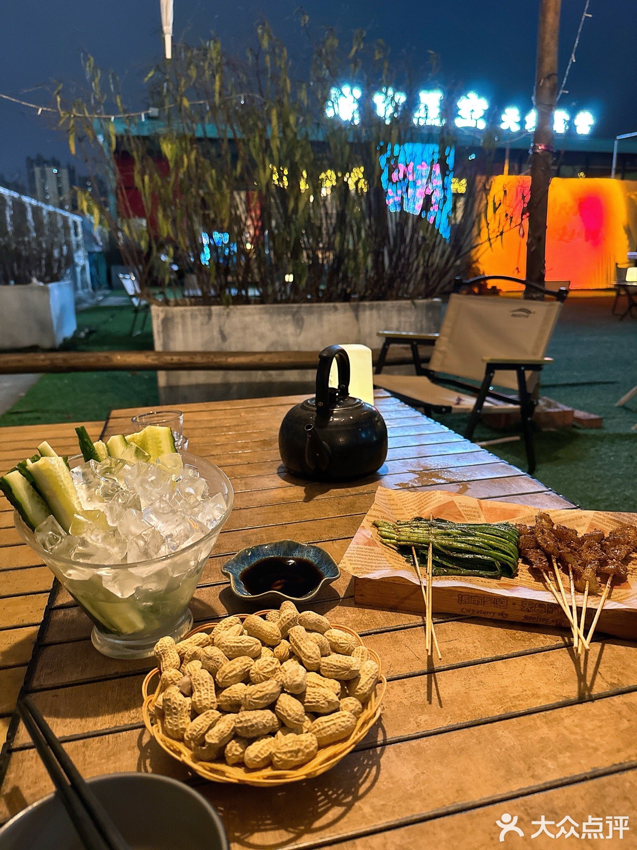 城市星空天台露营餐吧