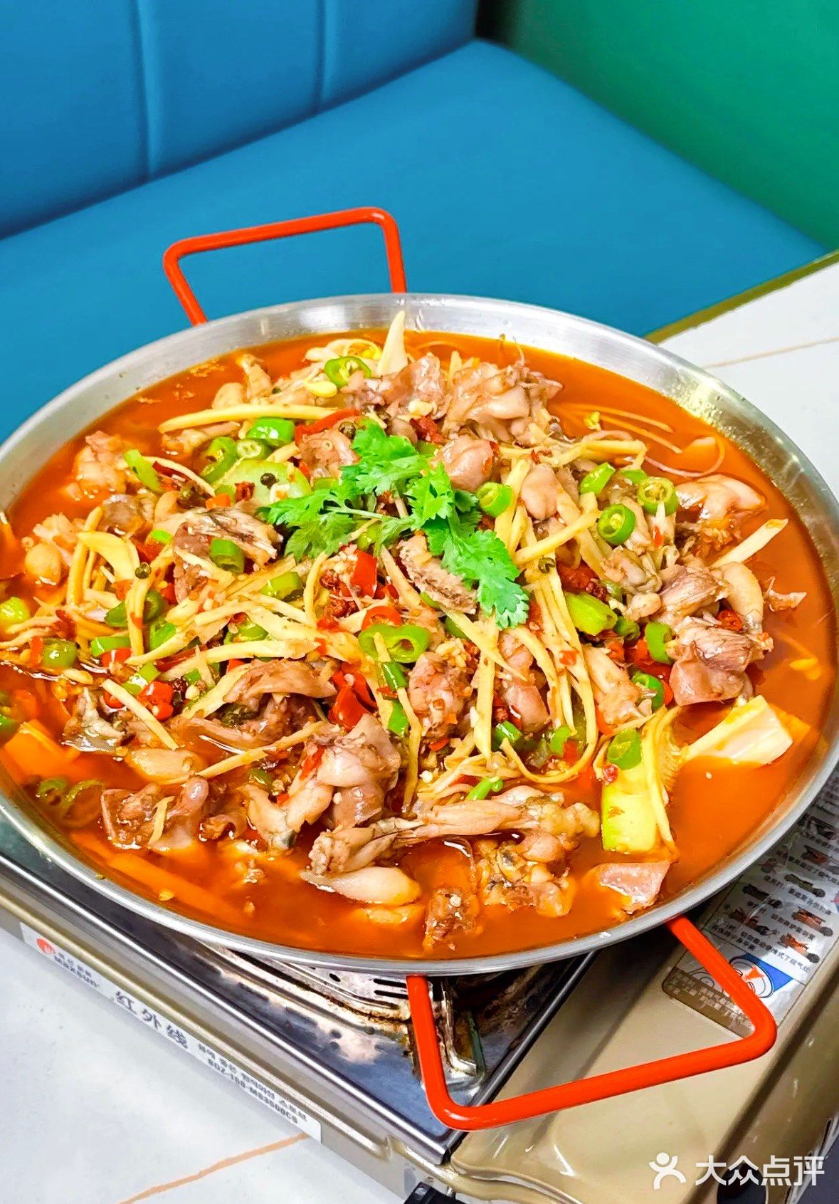 六个六湘菜猛炒·烤鱼牛蛙大排档(蓝天店)