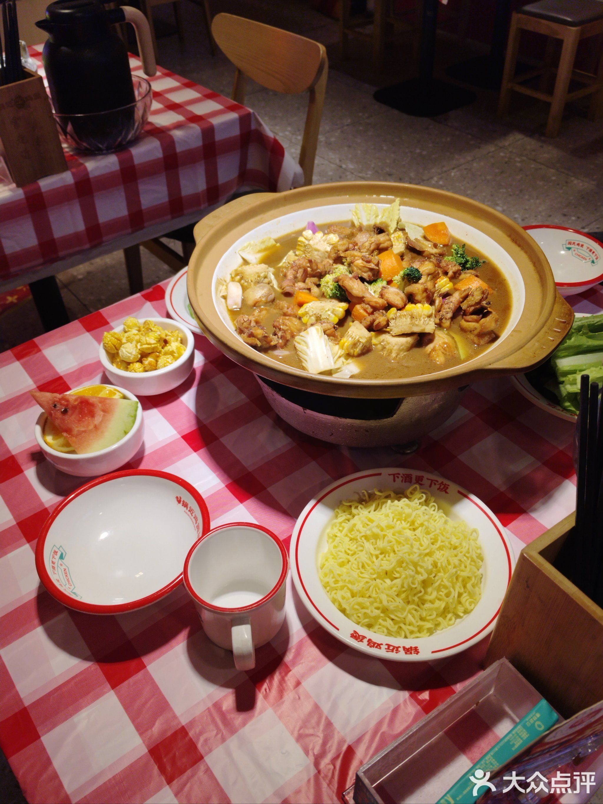 锅近鸡煲·牛蛙·酸菜鱼·烤鱼(东城万达金街店)