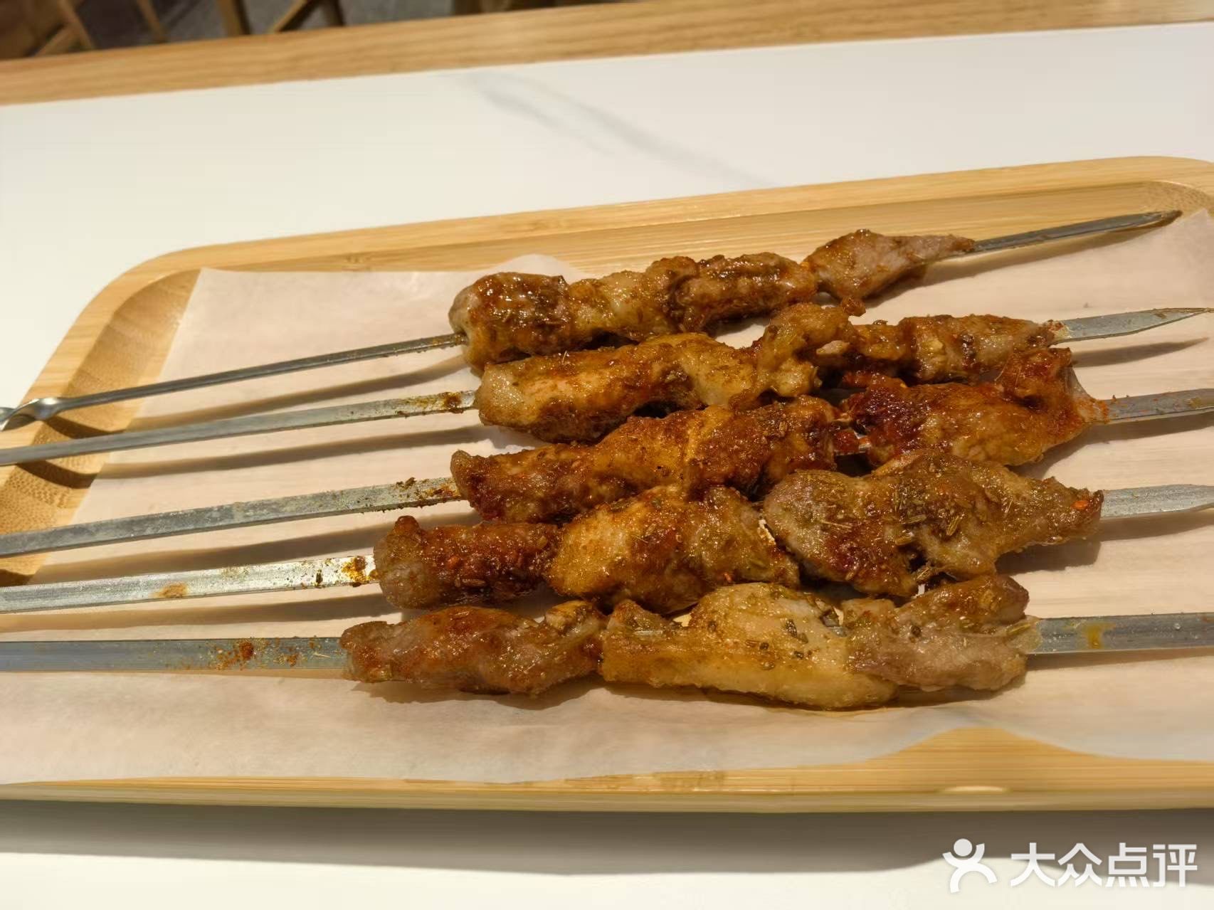 马一洒陇楚伊品蘭州牛肉面清真(百步亭季佳汇店)
