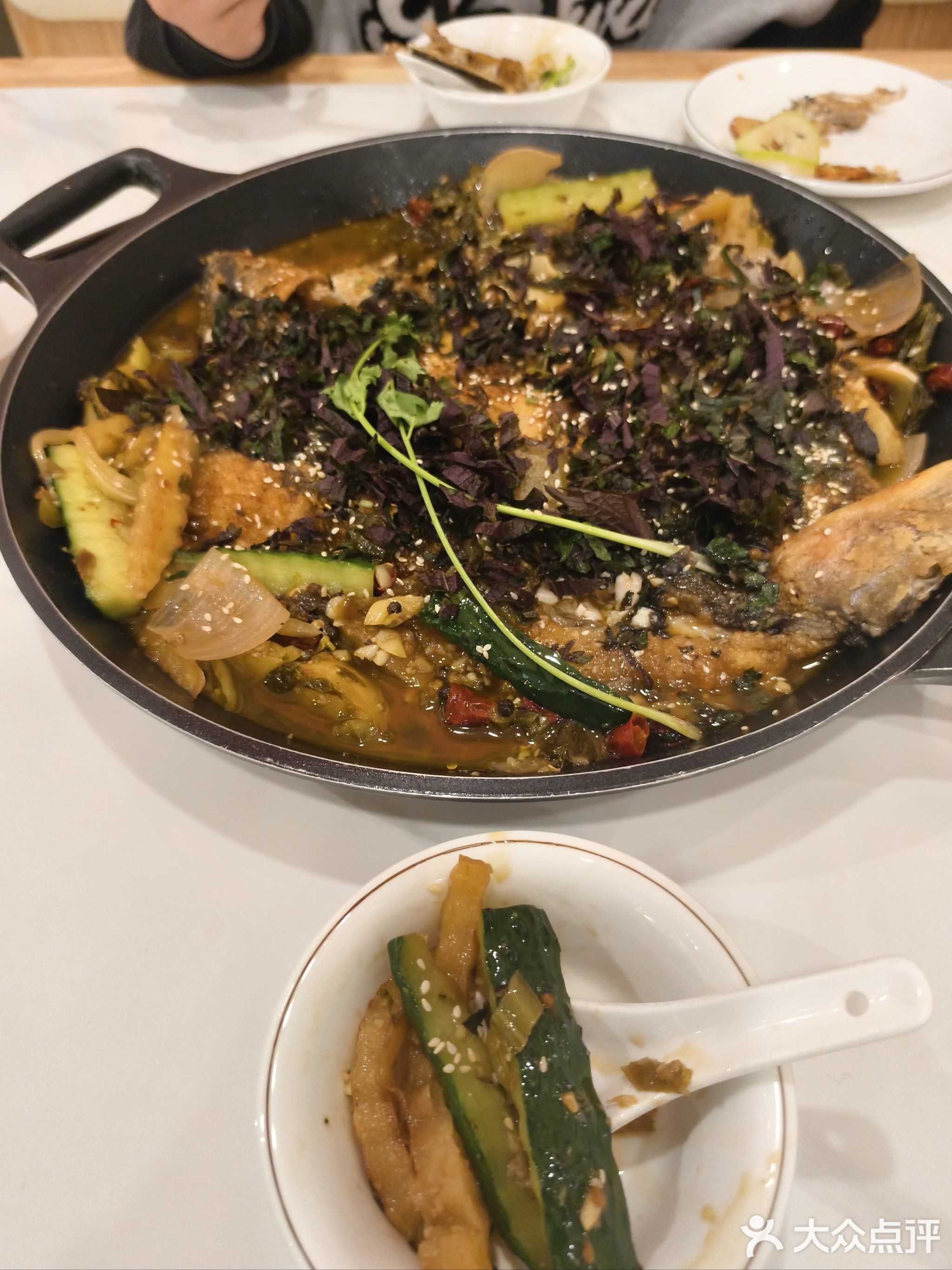 泰夜东南亚融合料理·招牌重庆烤鱼·重庆鸡公煲