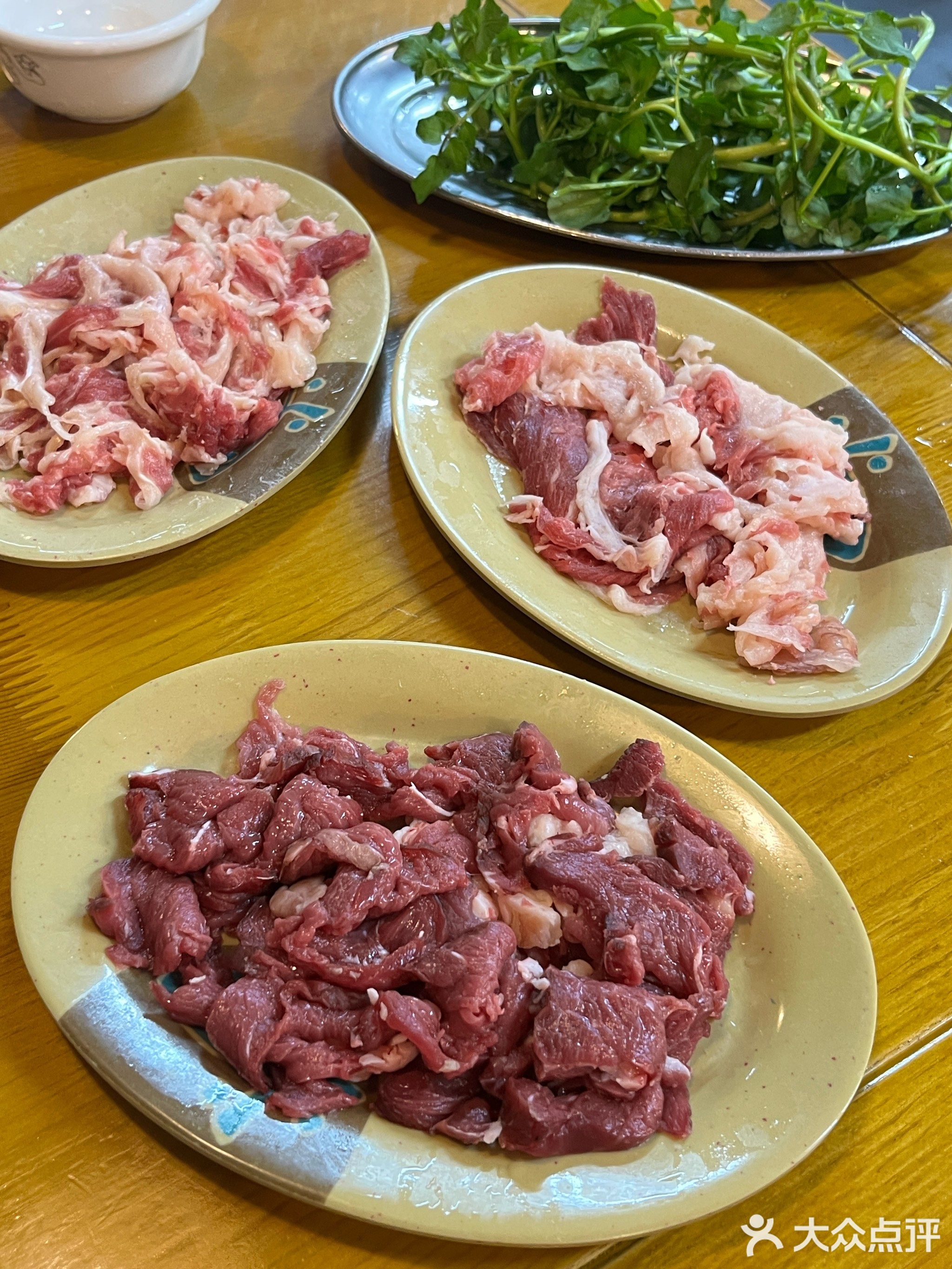 黔源小高山鲜切牛肉自助火锅