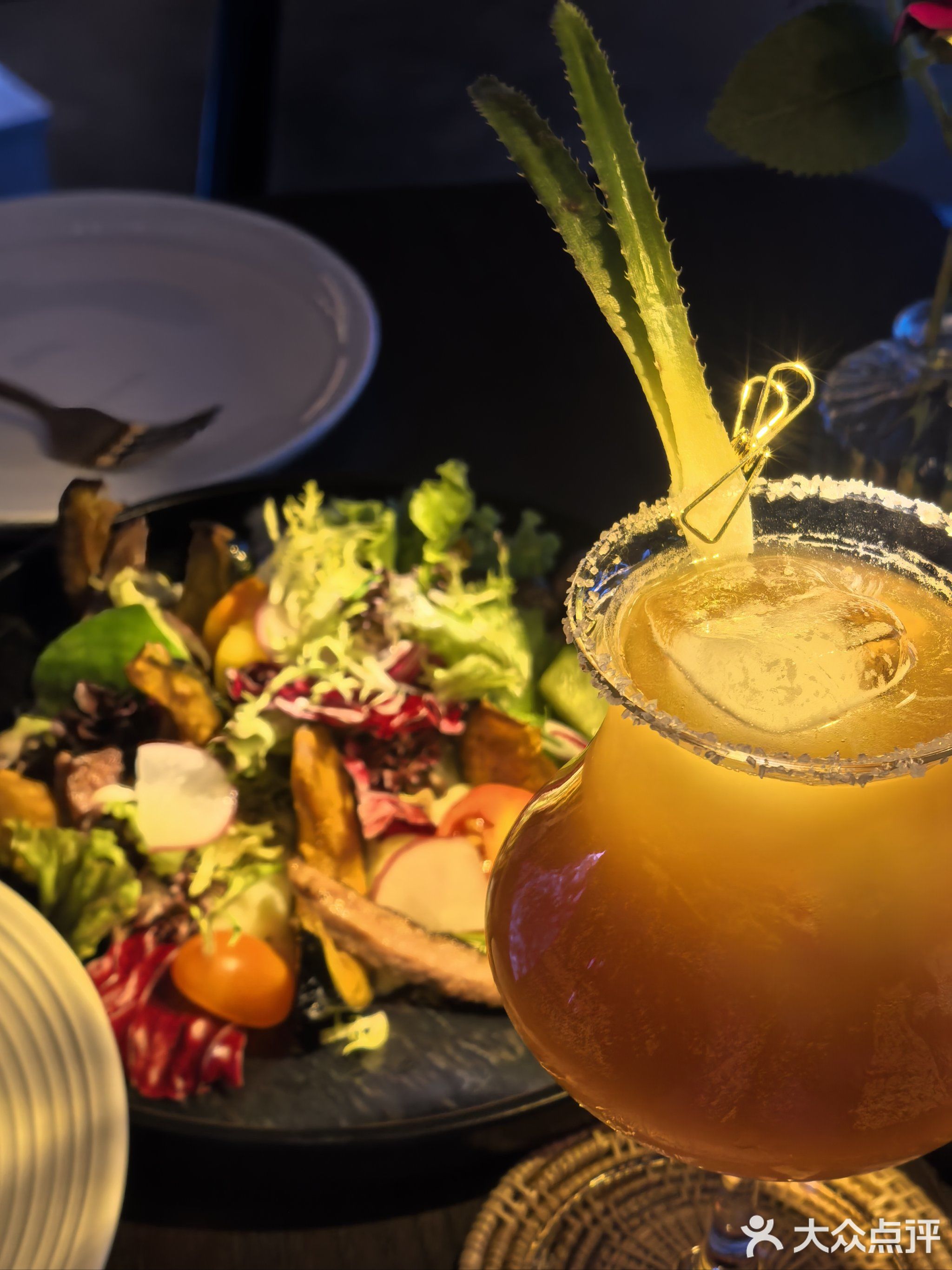 火山艺术餐酒馆