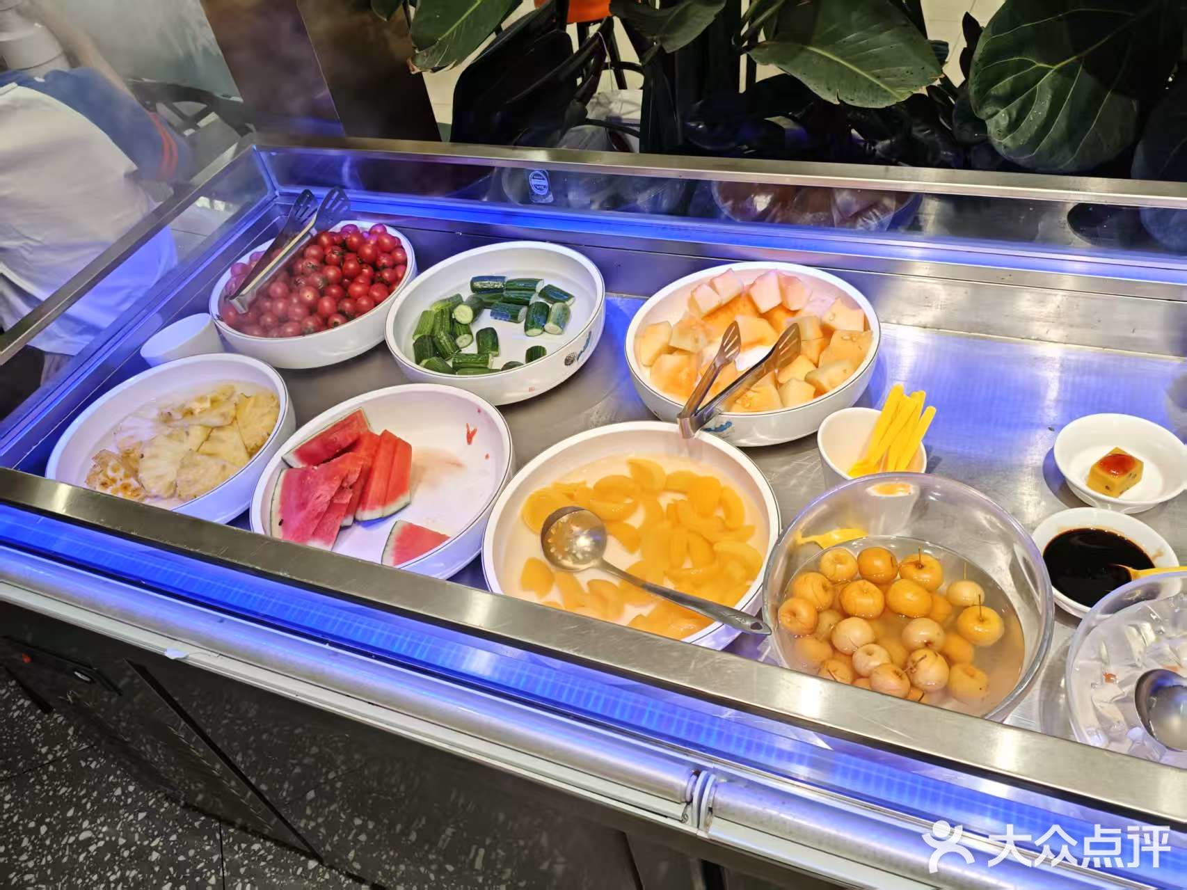 渔小生鲜切牛肉美蛙自助火锅(秦都万达店)