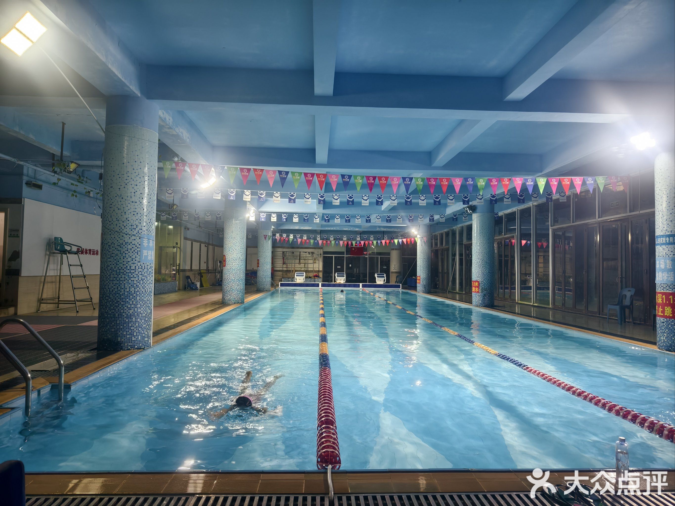 御龙山庄恒温游泳馆朝辉启能(香洲总部)
