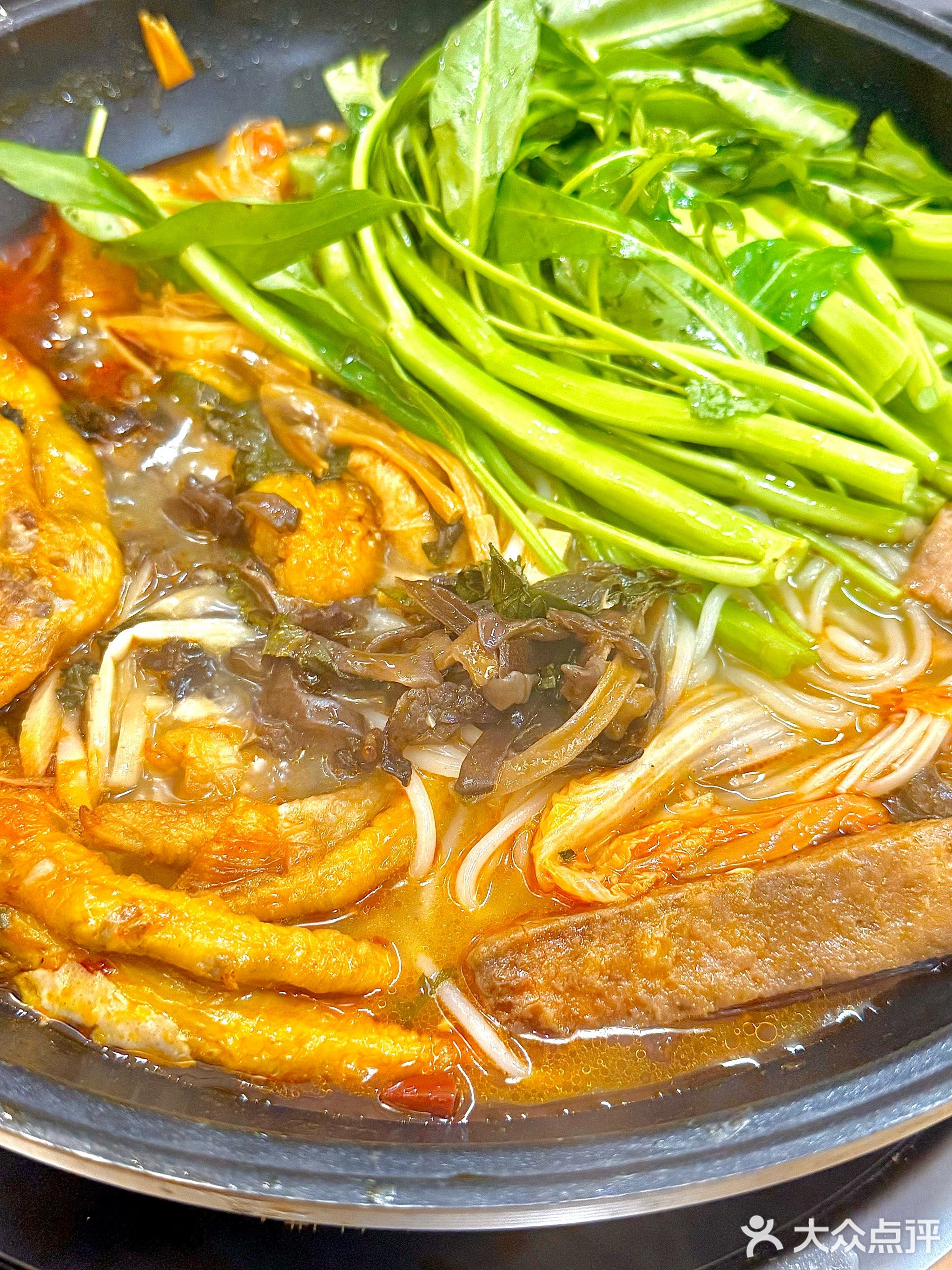 柳三喜卤味螺蛳鸭脚煲