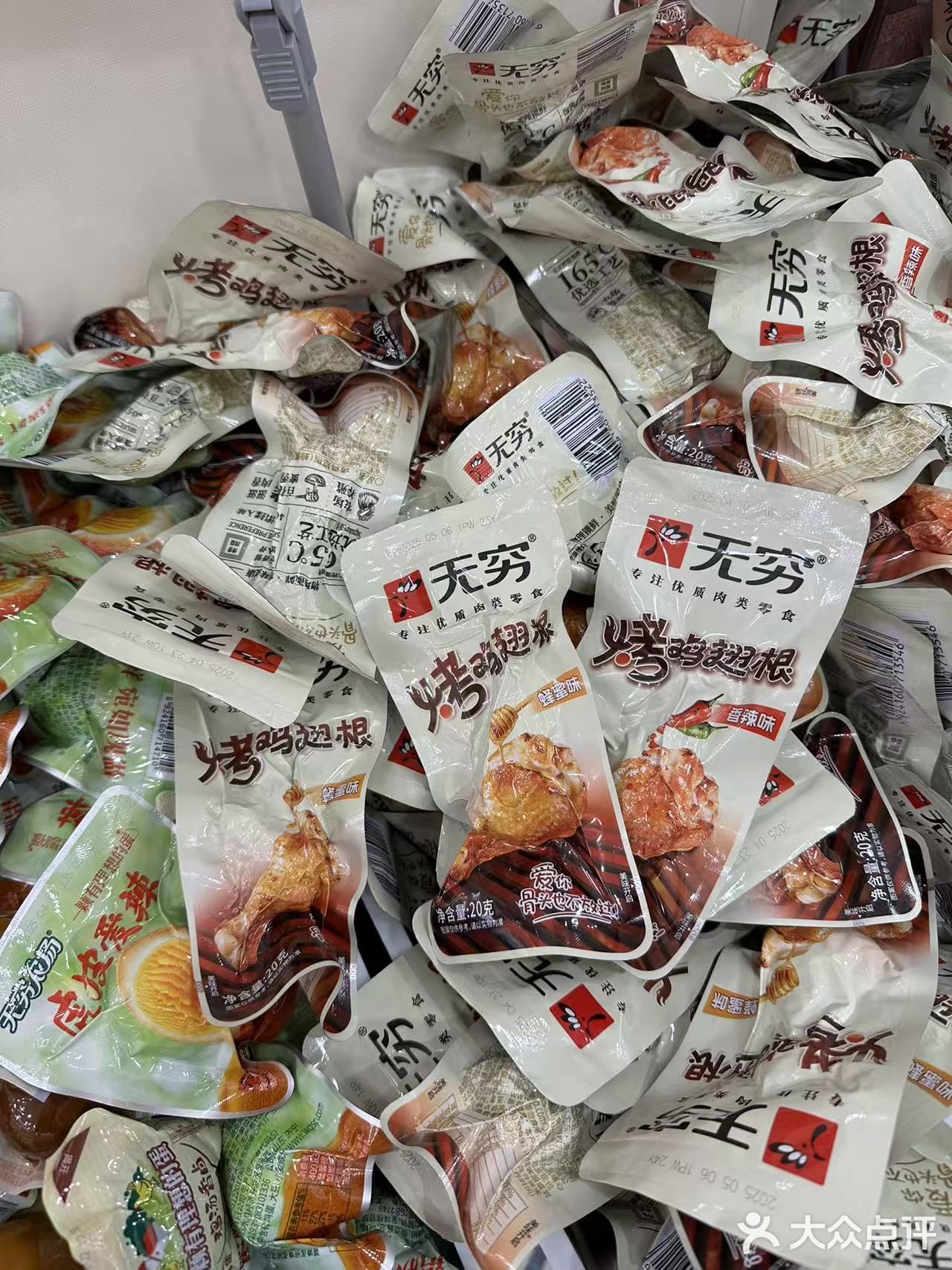 赵一鸣零食(广东佛山乐从镇跃进路店)
