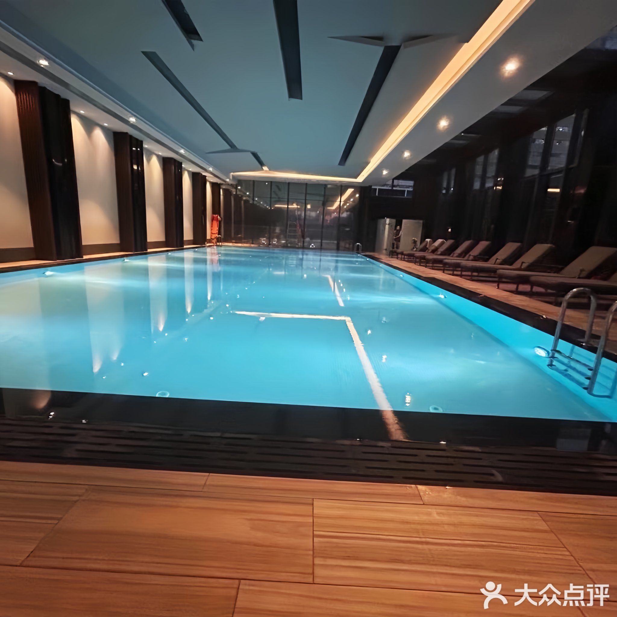 鸿润游泳馆