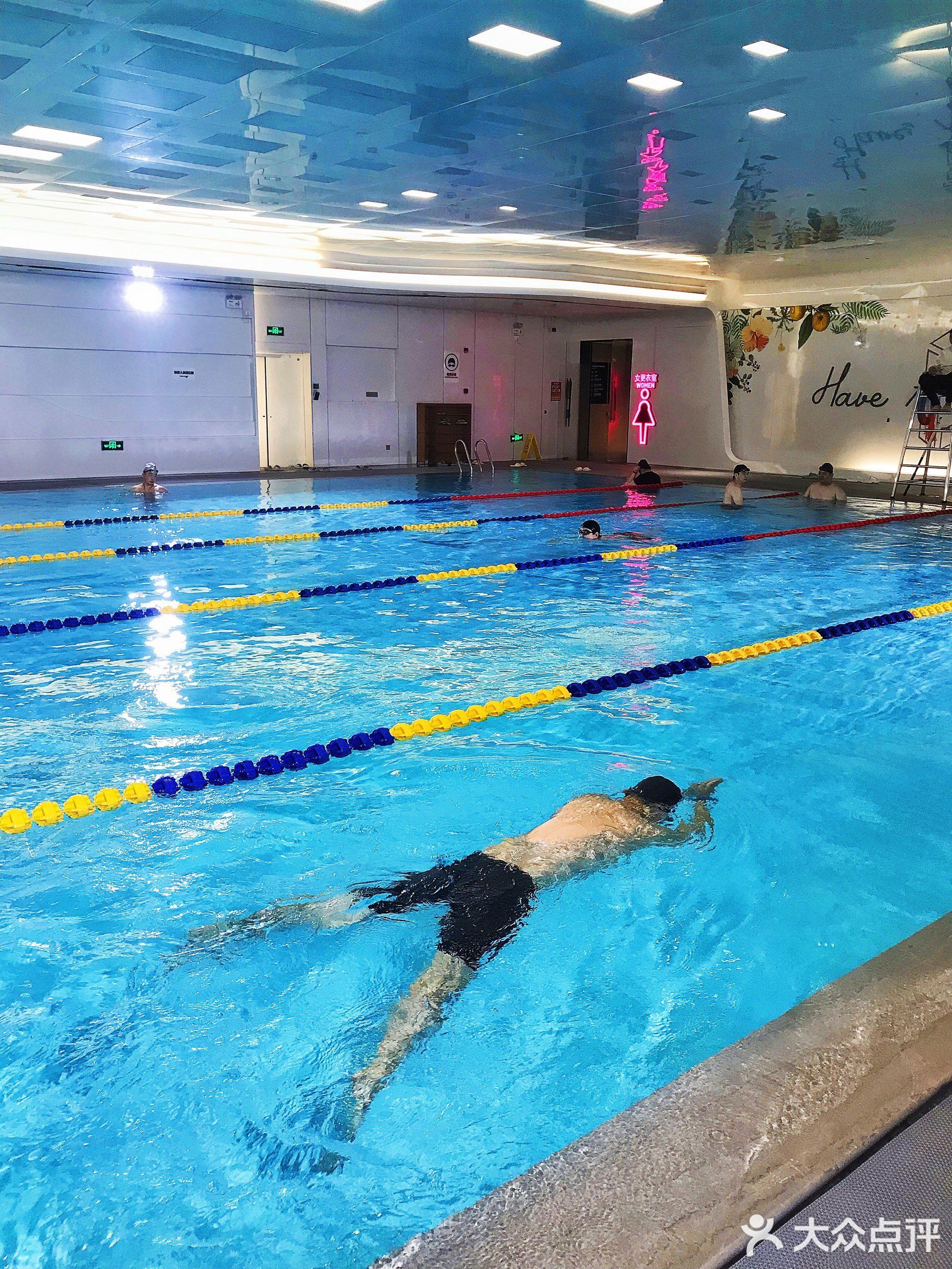 天鹅湖全民健身中心-游泳馆