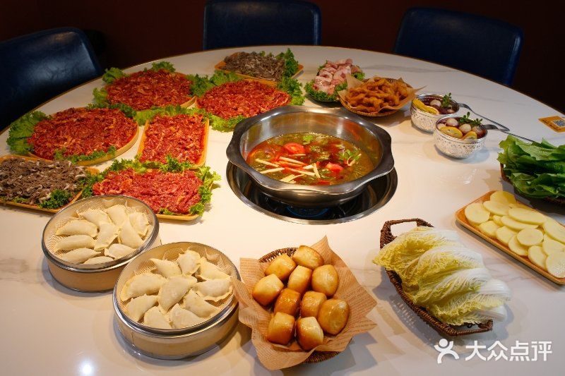 清真·牛也文山酸汤牛肉火锅店