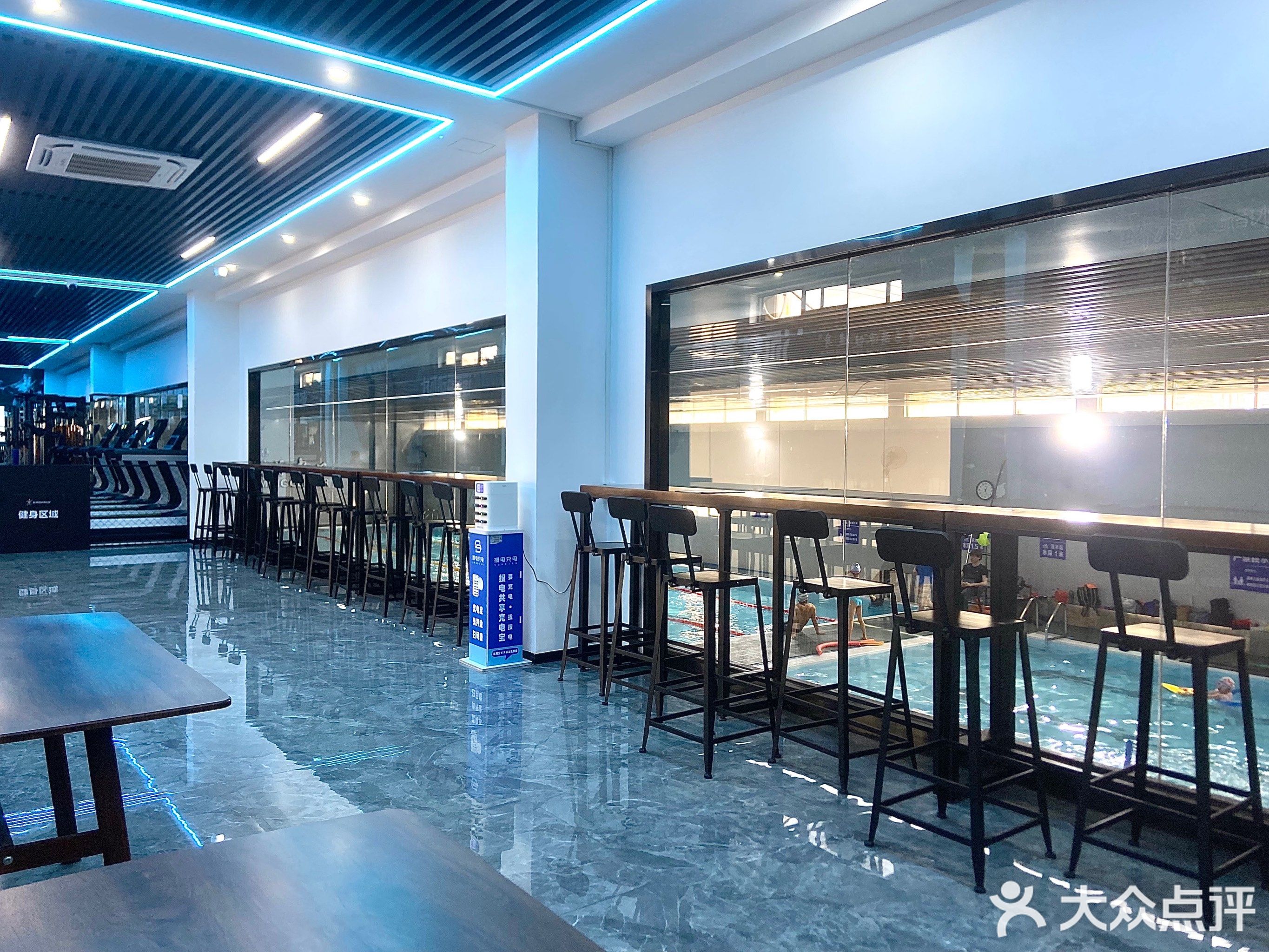 智勇恒温游泳馆(旧车站店)