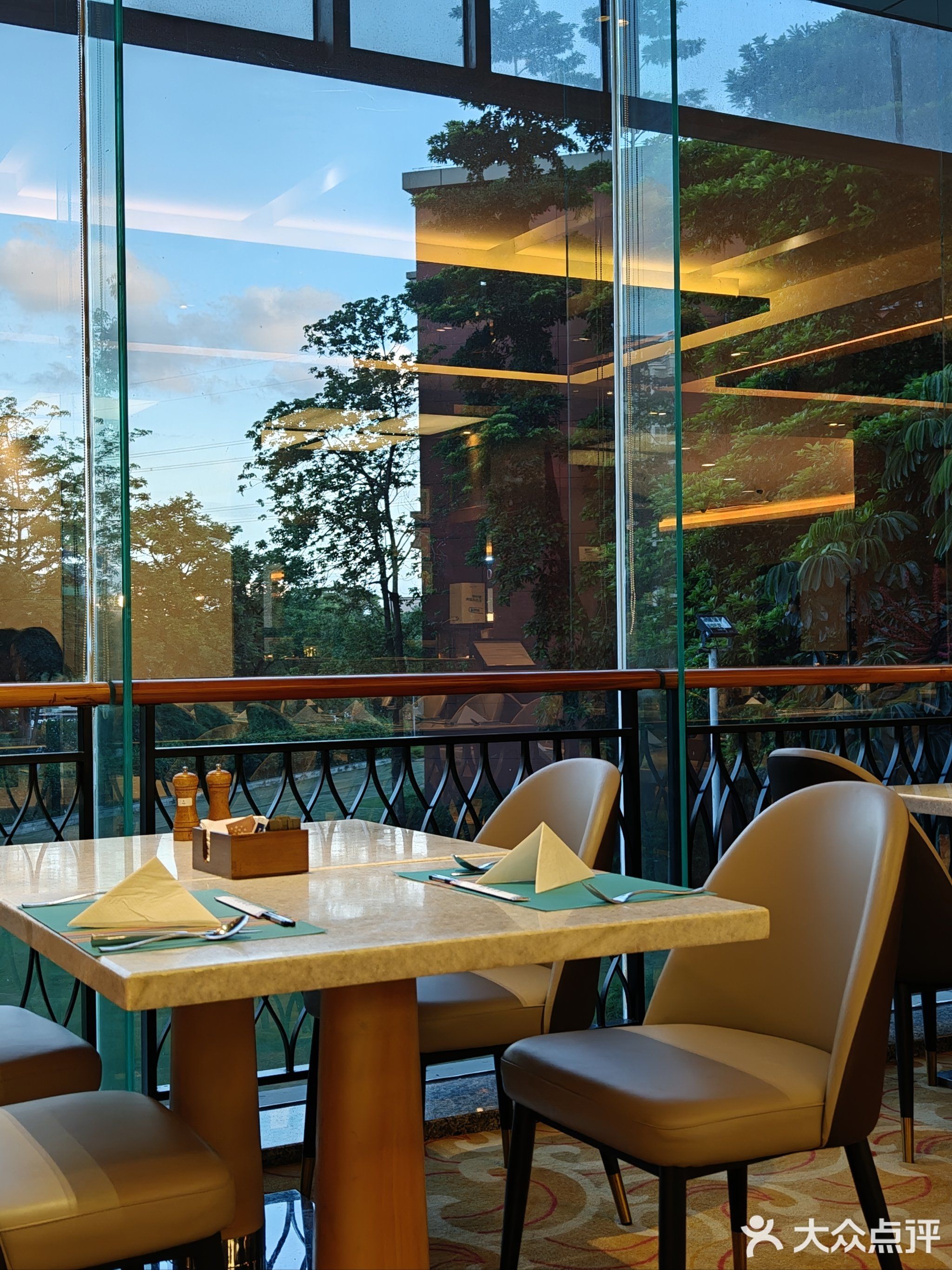 格兰云天·爱丽舍西餐厅海鲜自助(深圳观澜格兰云天国际酒店店)