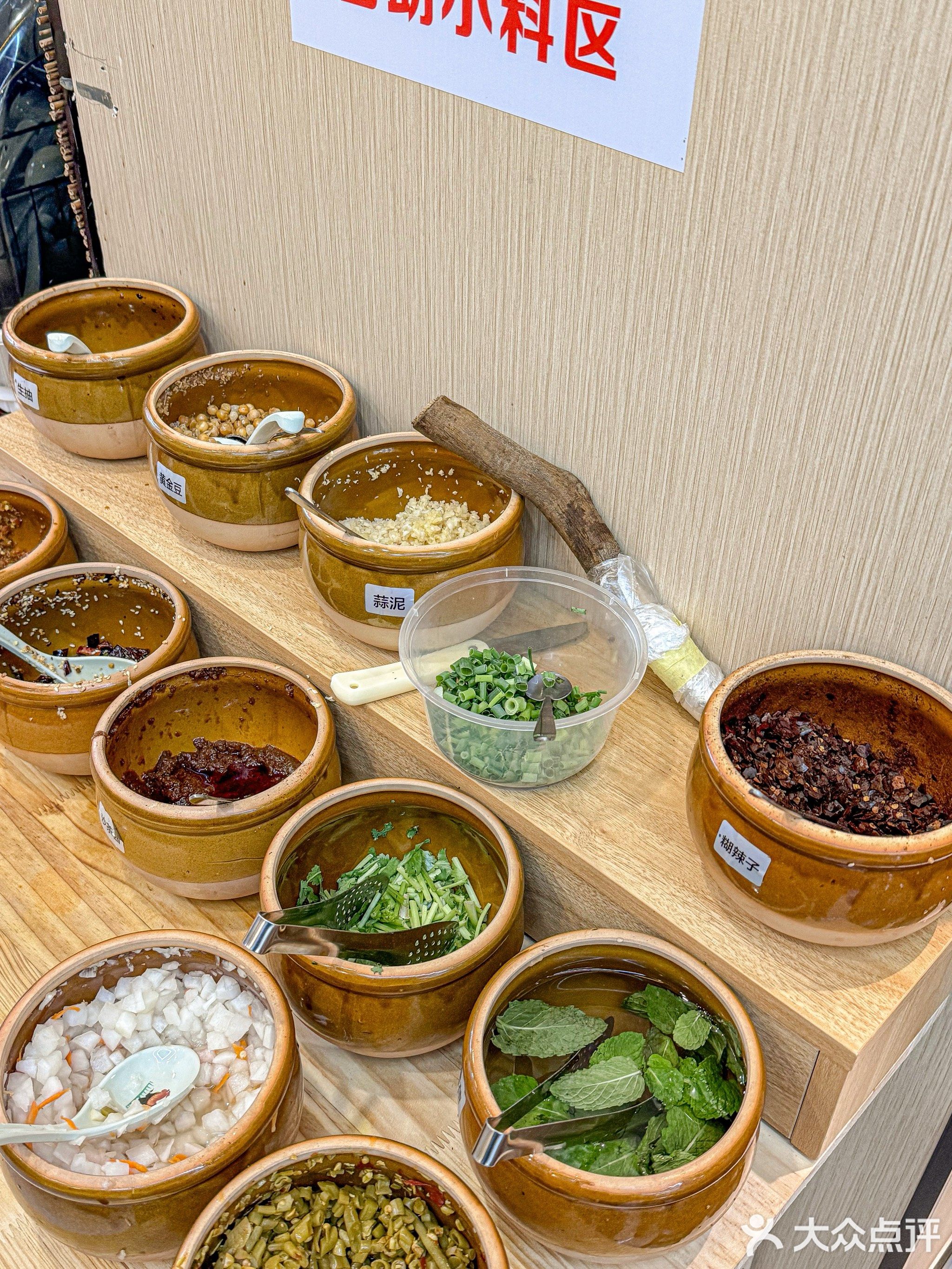 窄巷口生烫牛肉米线(富华路店)