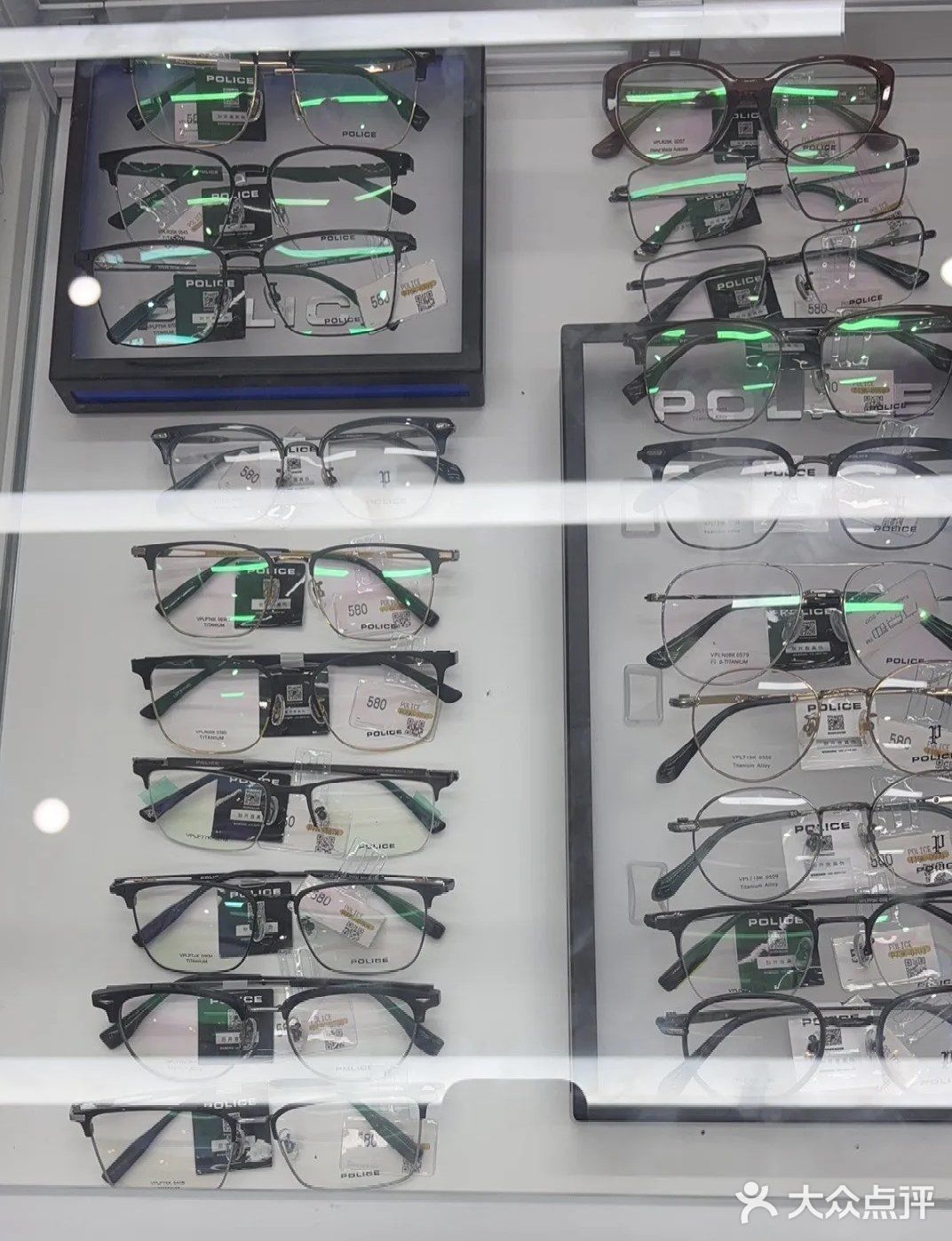 六点钟眼镜-蔡司授权门店