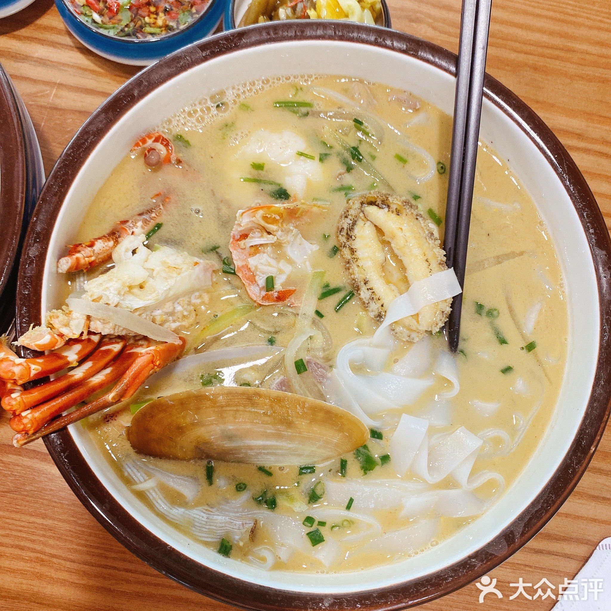 陆瑞记·自选海鲜粉·粥·小炒(东盟店)