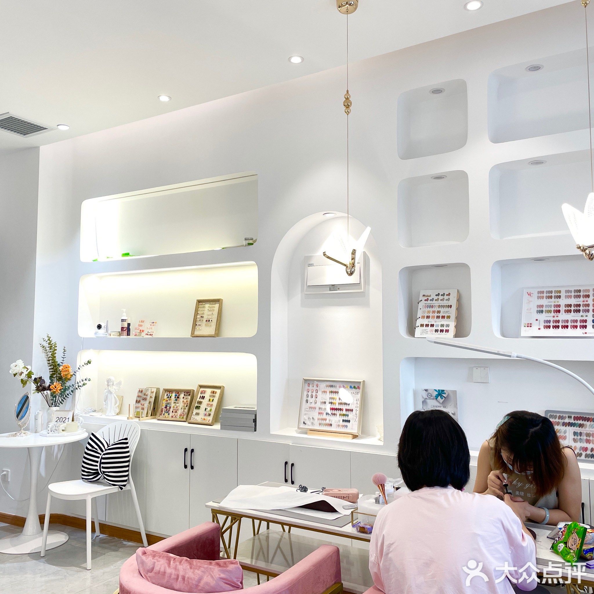 Lucky girl建构养甲·中式翘睫专业店(金沙天街店)