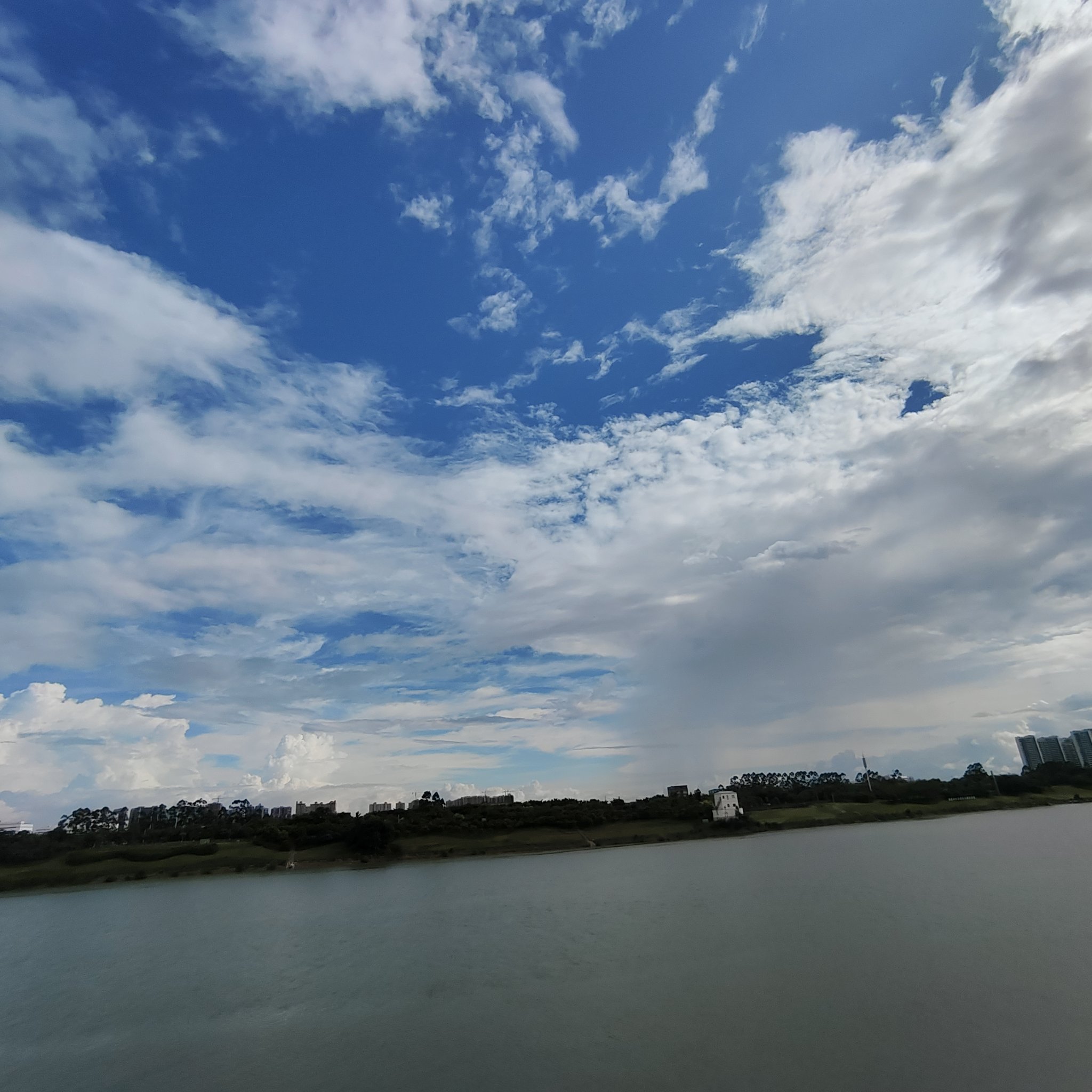 红豆滨江公园