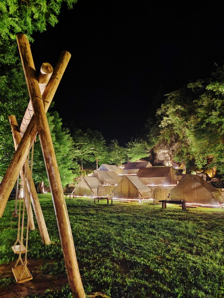 小山丘精致露营基地