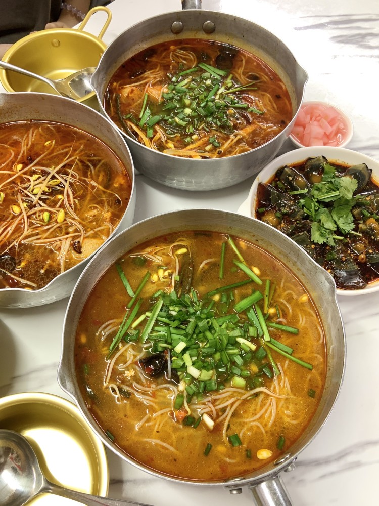 重庆小面铁锅米线