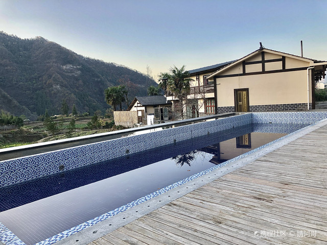 覃嘎湾露天泳池