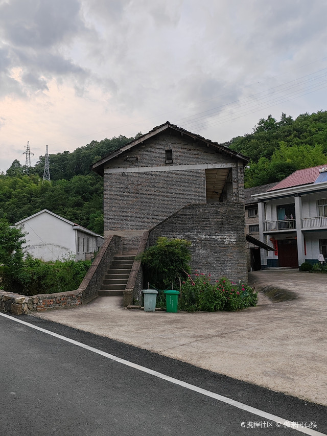 月亮弯作家村