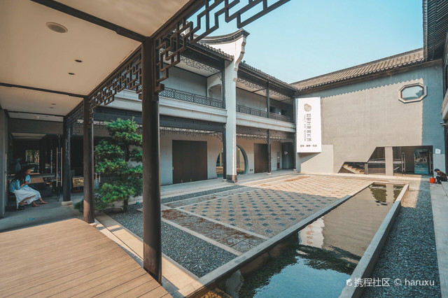 越里左岸美术馆