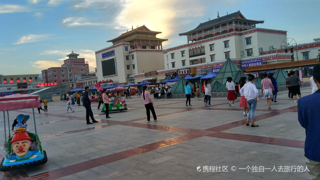 十世班禅大师纪念塔