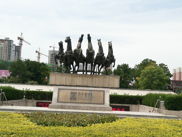 天子驾六车马坑展厅