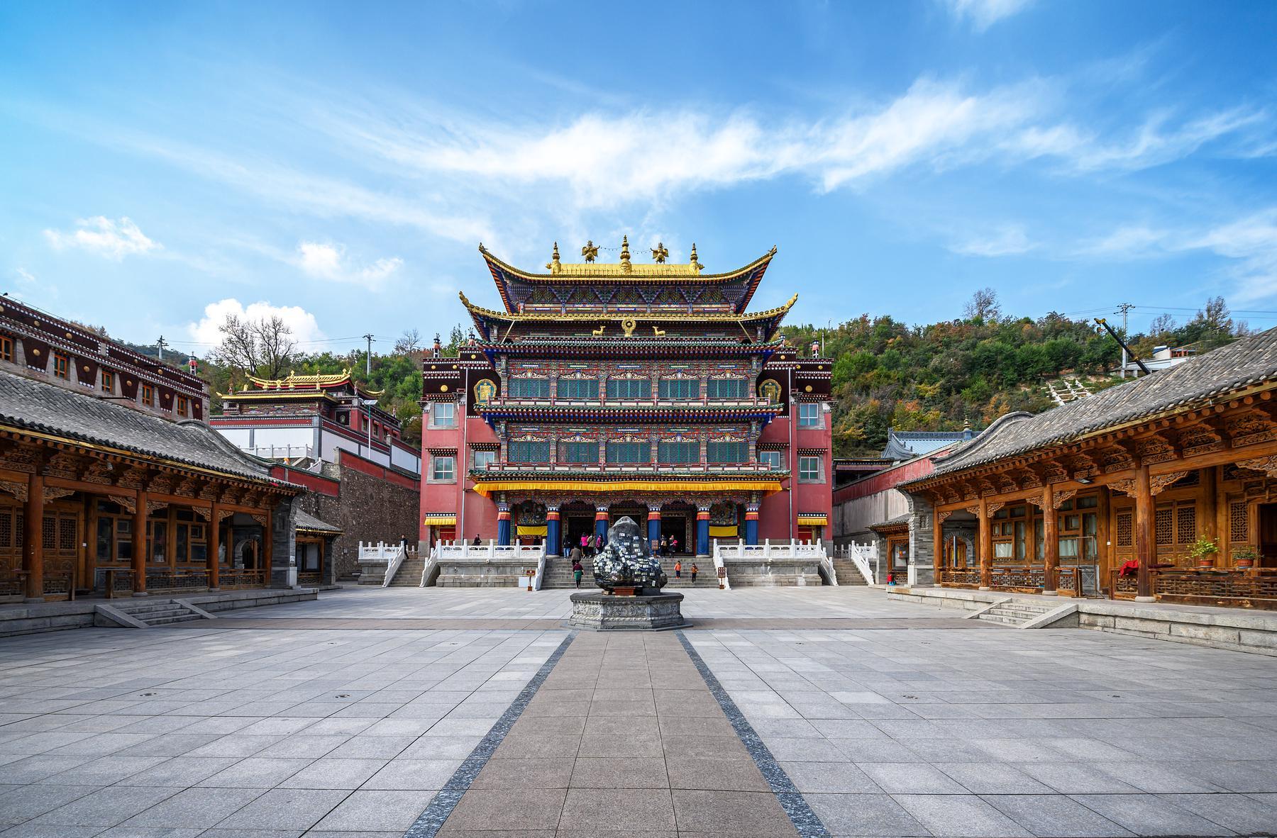 旅游景点:白塔山公园,五泉山公园,中山桥 美食
