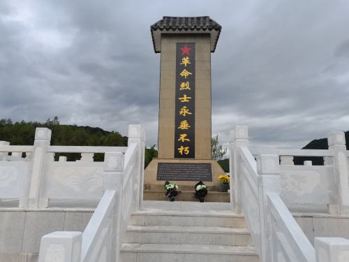 汪群革命烈士纪念塔